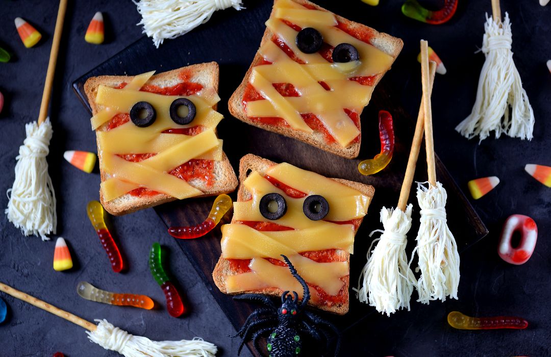 Holstein Housewares' Spooky Mummy Pizza Toast Recipe